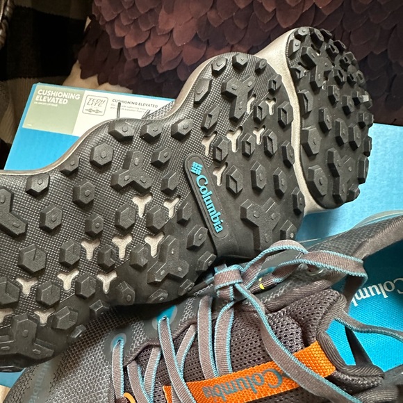 Columbia shoes - Picture 7 of 8